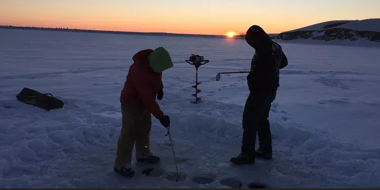 ماهیگیری یخی در شب